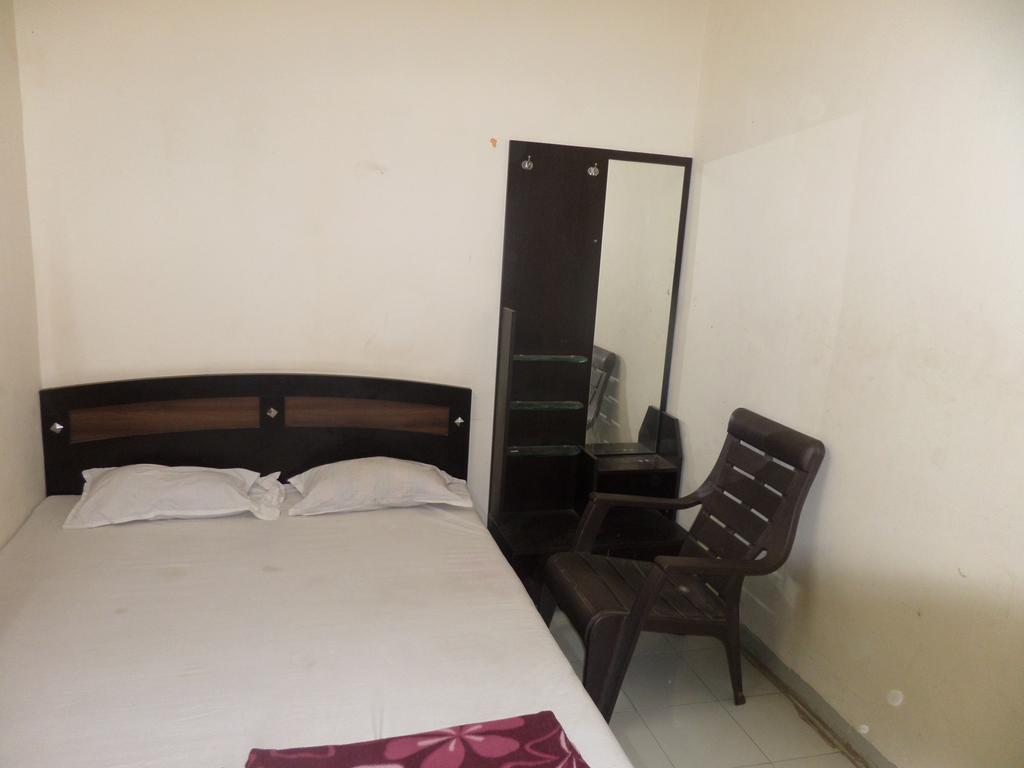 Indradeep Executive Hotel Аурангабад Екстериор снимка